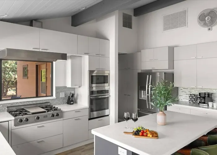Modern Oasis | Pool/hot Tub/games & Views Holiday home Sedona