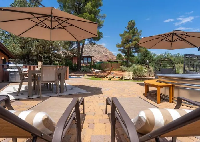Modern Oasis | Pool/hot Tub/games & Views *