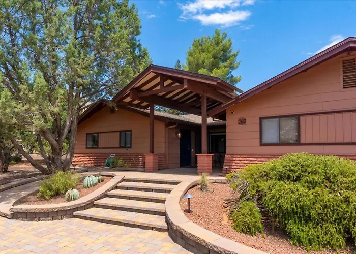 Holiday home Modern Oasis | Pool/hot Tub/games & Views